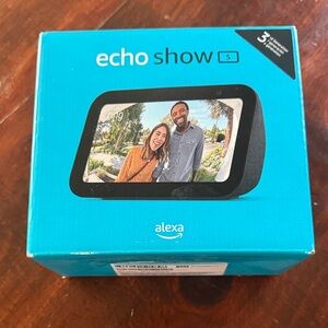 Amazon Echo Show 5 in Black